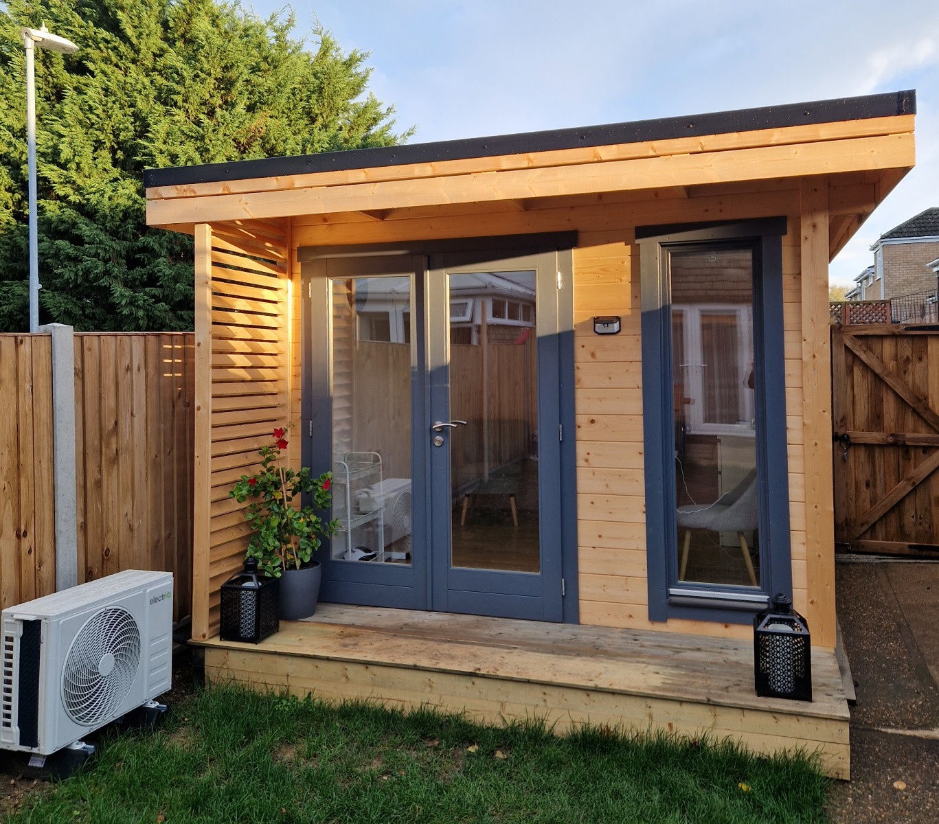 01 Monaco Garden Room