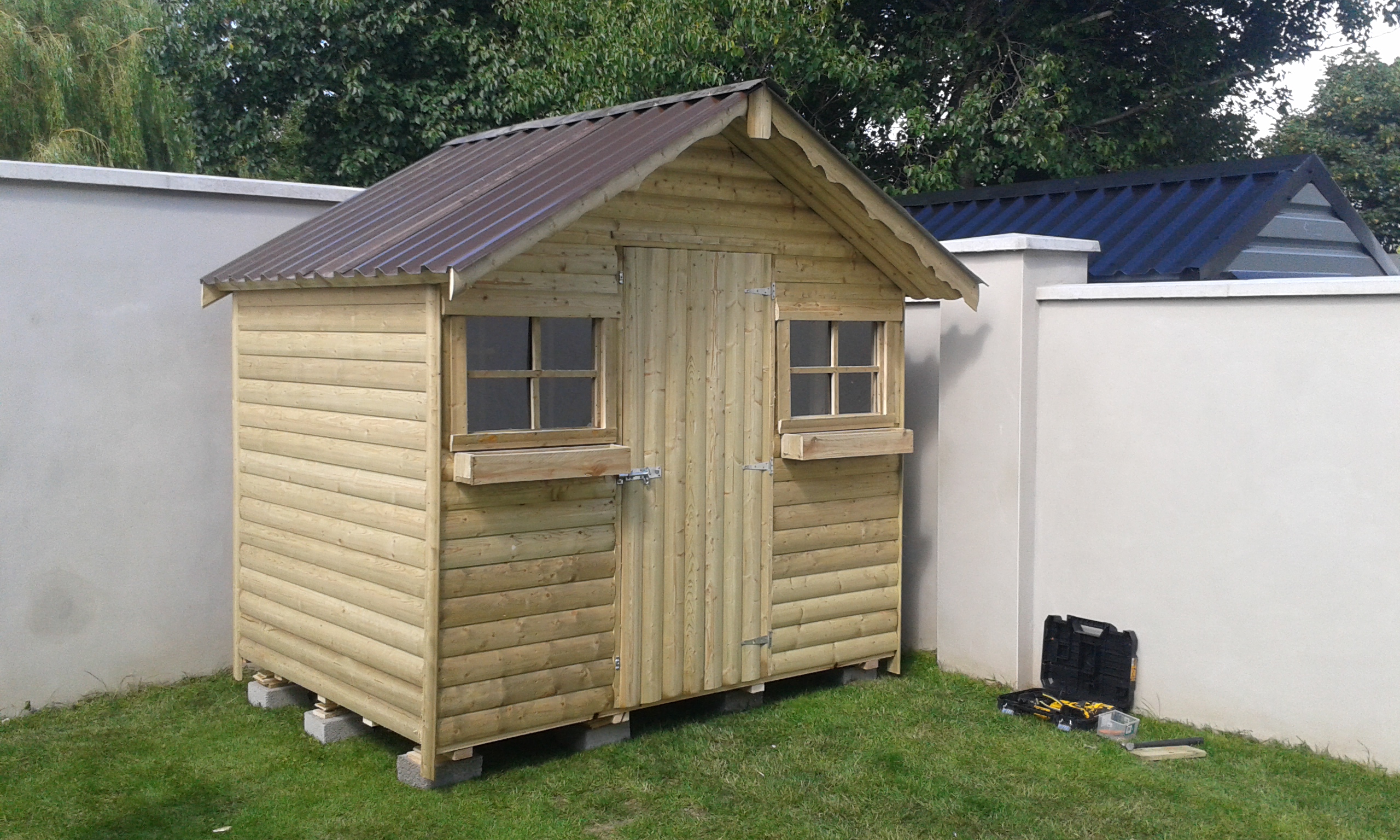 09 6x8 Barrelboard Shed Metal Roof.jpg