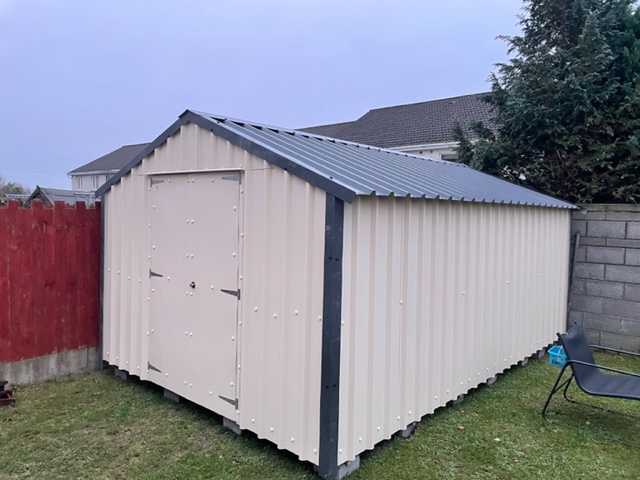 06 Cream Brown Trim 16x10 Steel Timber Frame